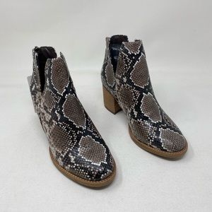 COPY - Aqua College Naomi Size 6